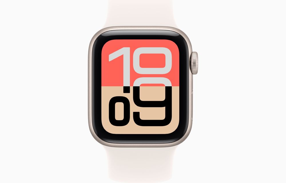 Apple Watch SE 3 GPS 40mm Starlight Aluminum Case with Starlight Sport Band S/M